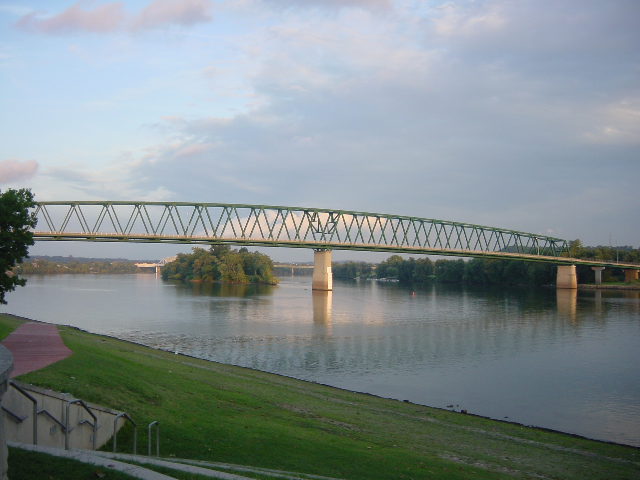 Ohio River. Levee. Marietta, OH