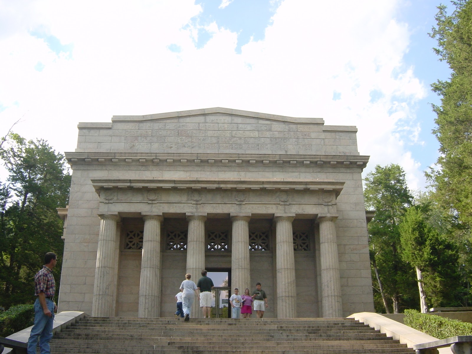 Lincoln Memorial surrounds home he was born in.